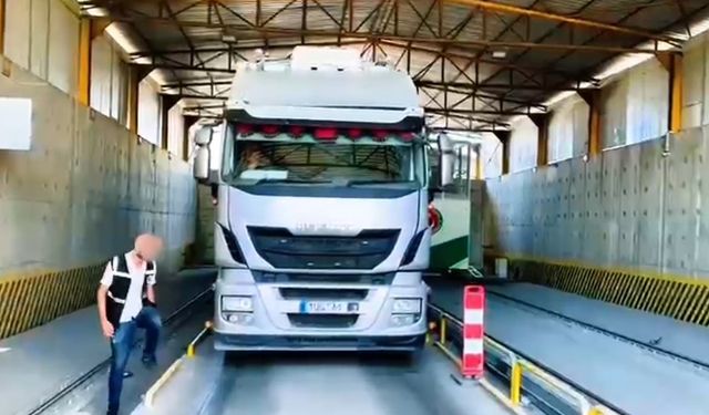 Mersin Limanı'nda 2.5 milyon TL değerinde kaçak elektronik sigara tütünü ele geçirildi