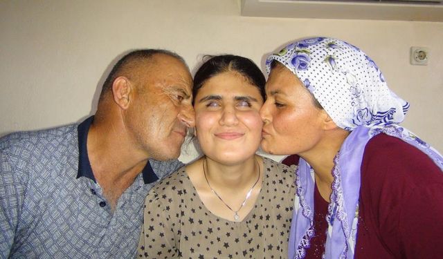 İlkokul mezunu annesi çalıştırdı, görme engelli kızı üniversiteyi kazandı