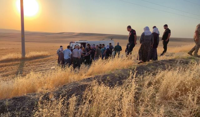 Tarım işçilerini taşıyan minibüs devrildi: 2'si ağır, 17 yaralı