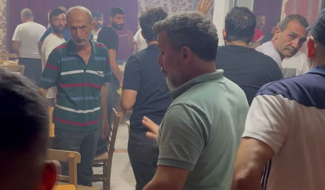 Adana'da çift çelik kapılı kumarhaneye 'koçbaşı' ile baskın: 49 şahıs yakalandı