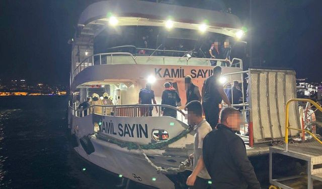 Beşiktaş - Üsküdar motoru, kuru yük gemisi ile çarpıştı: 12 yaralı