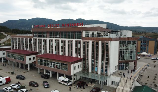 16 yaşındaki çocuk, karın ağrısı şikayetiyle geldiği hastanede doğum yaptı