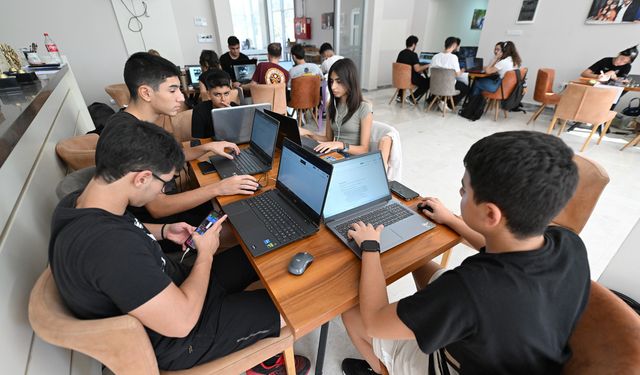 Mersin’de genç beyinler uzay ve teknoloji için yarıştı