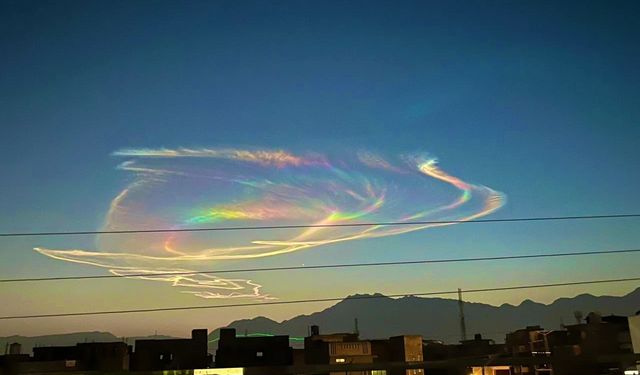 Pakistan'da görülen "ateş gökkuşağı" görsel şölen sundu