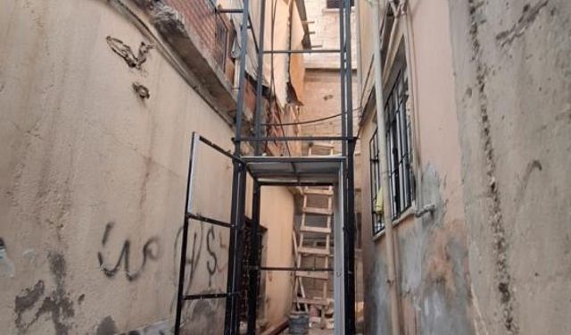 Bina dışına kurulan yük asansörü düştü: 80 yaşındaki kadın hayatını kaybetti