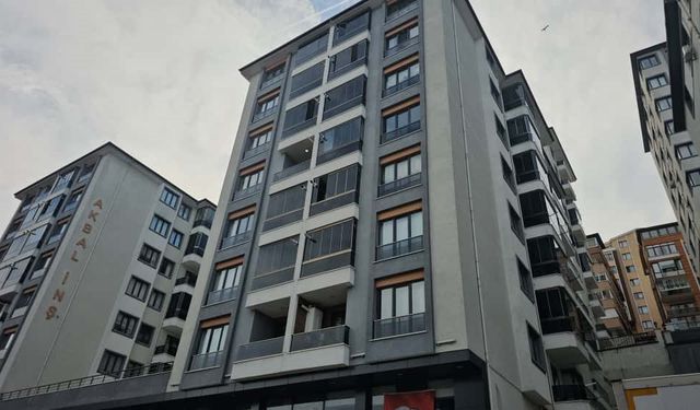 85 yaşındaki kadın dördüncü kattan belediye başkanının makam aracının üzerine düştü!