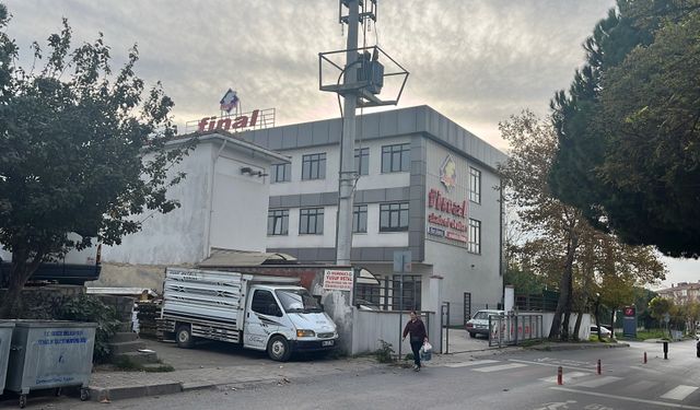 Kocaeli'de özel lisede gıda zehirlenmesi alarmı: 14 öğrenci hastaneye kaldırıldı
