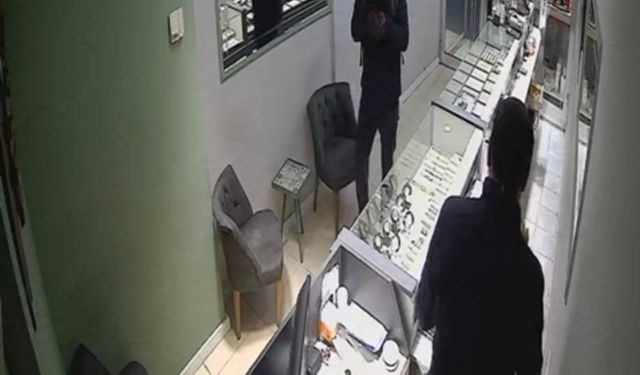 Film gibi soygun: Kuyumcuyu bağladı, 5 kilo altın çaldı!