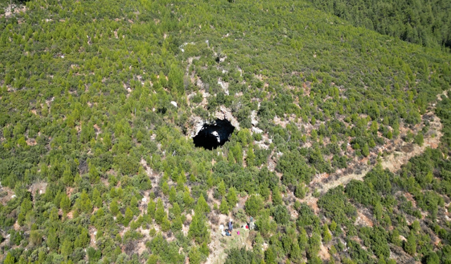 Fenomen Ozan Kuşçu 90 metrelik obruğa iniş anını kaydetti