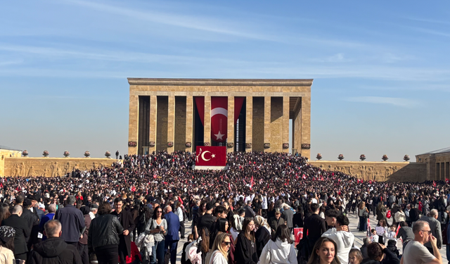 10 Kasım'da Anıtkabir'e ziyaretçi akını