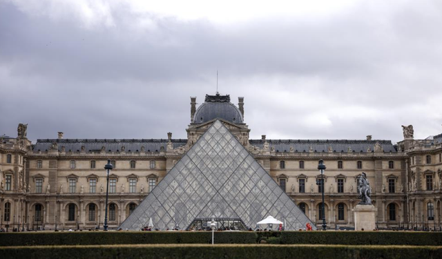 Louvre Müzesi'nde 88 milyon dolarlık soygunun ardından "100 kameralık" ekstra önlem