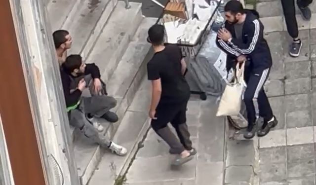 Kağıthane’de ağabey kardeşini rahatsız eden 2 kişiyi bıçakladı