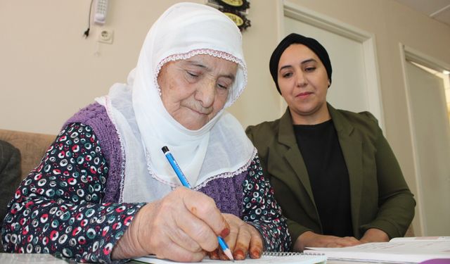 Eşi 'adını bile yazamıyorsun' deyince 88 yaşında okuma yazma öğrendi