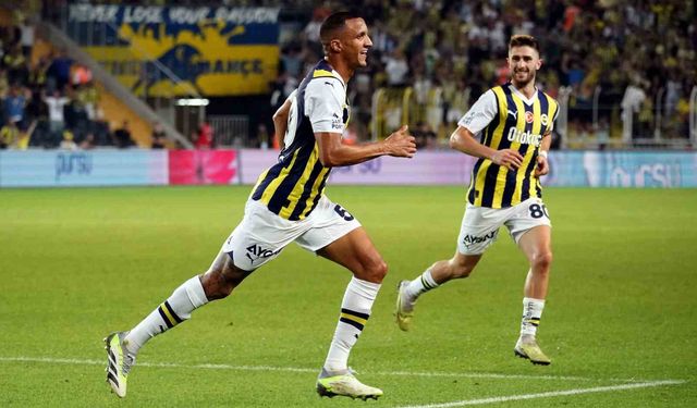 Fenerbahçe'de Rodrigo Becao kadro dışı bırakıldı