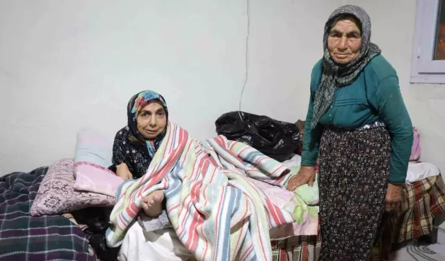 80 yaşındaki anne, 61 yaşındaki bedensel engelli kızına ömrünü adadı