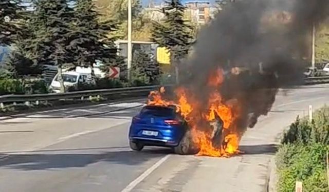 Samsunsporlu Musaba'nın otomobili yandı, futbolcu yara almadan kurtuldu