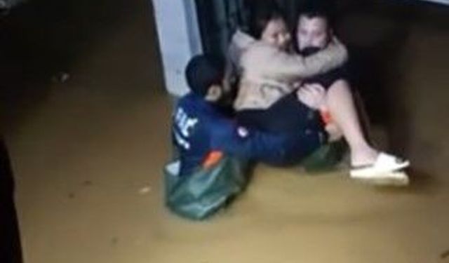 Evinde mahsur kalan kadını AFAD kurtardı