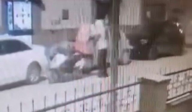 Kuryenin çantasındaki dürümü çalıp koşarak kaçtı