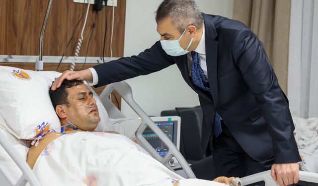 Öğrencinin vurduğu okul müdürü, Bakan Tekin'le görüştü