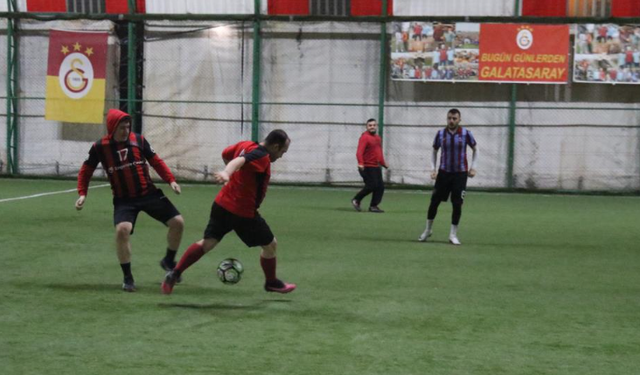 Bu maçta pas işaret dili ile isteniyor, ‘gol' sesi çıkmıyor