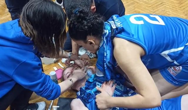 Kadınlar basketbol maçında oyuncular arasında kavga çıktı