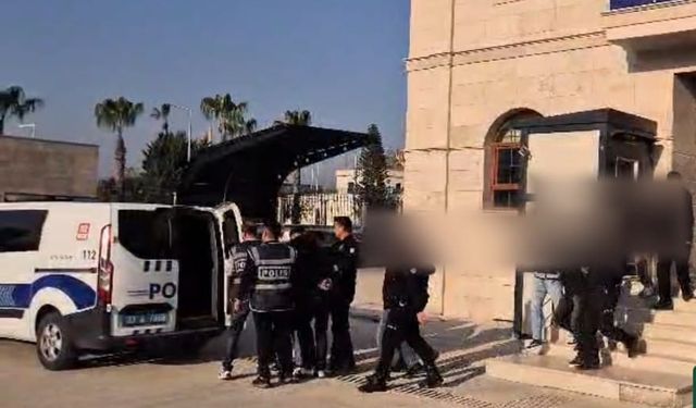 Trafikte tartıştıkları sürücüyü darbeden 5 kişiye gözaltı