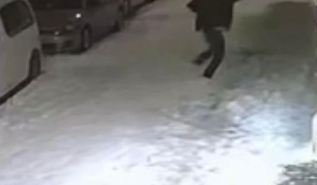 6 katlı binanın çatısından kar kütlesi düştü; 1 yaralı