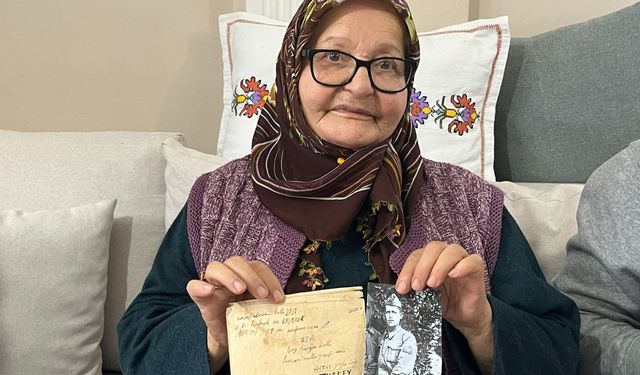 Hiç görmediği şehit babasının kendisi için yazdığı 75 yıllık mektubu yıllardır saklıyor