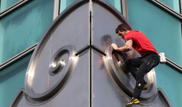 ABD'li sporcu Honnold'dan Tayvan'ın en yüksek binasına halatsız tırmanış