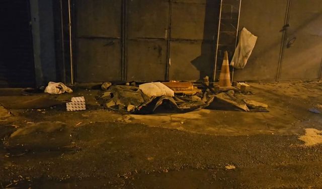 Kağıthane'de ısınmak için girdiği otomobilde çıkan yangında hayatını kaybetti