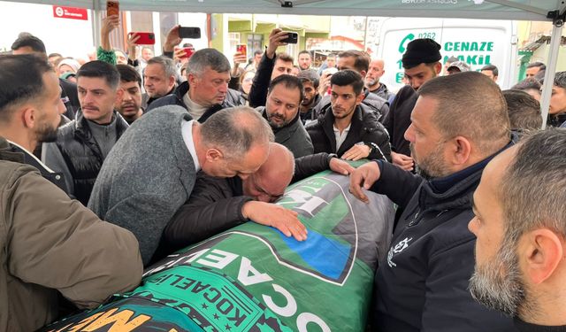 Tribünden düşerek ölen taraftarın babasından yürek yakan feryat