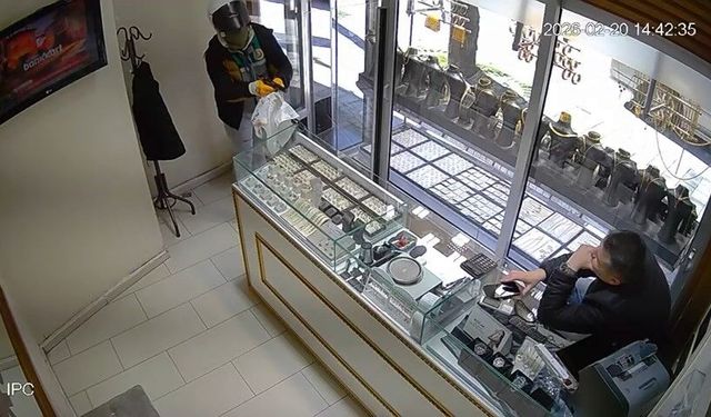 Kuyumcu soygunu güvenlik kamerasında