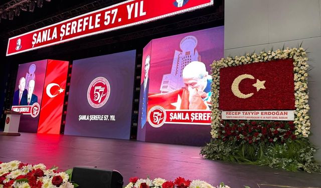 Cumhurbaşkanı Erdoğan'dan Bahçeli'ye Türk bayrağı motifli tebrik çiçeği
