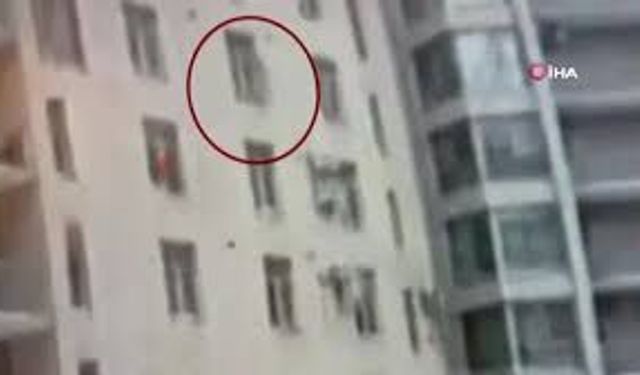 Rusya’da, yedinci kattan düşen çocuğu apartman görevlisi kurtardı