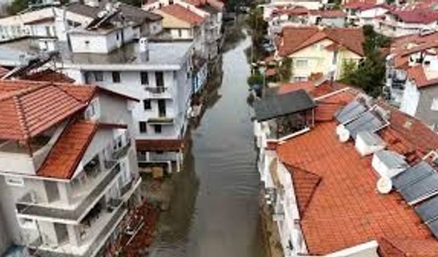 Köyceğiz Göl'ü taştı, ilçe Venedik'e döndü