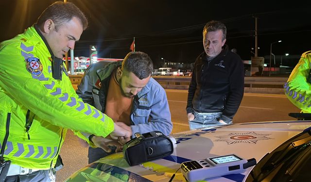 Uygulama noktasına gelmeden sürücü değiştirdi: cezadan kaçamadı