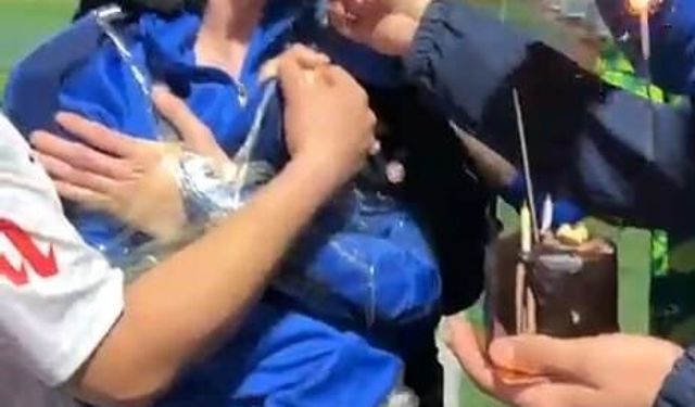 Takım arkadaşlarını koli bandıyla bağlayıp sirkeyle yıkadılar