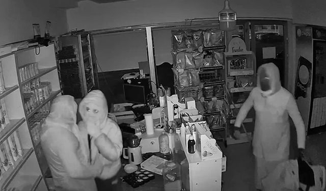 Kimliklerini gizlemek için kadın kılığına girdiler