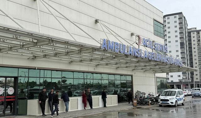 Tarihi geçmiş salam yiyen 4 öğrenci hastaneye kaldırıldı