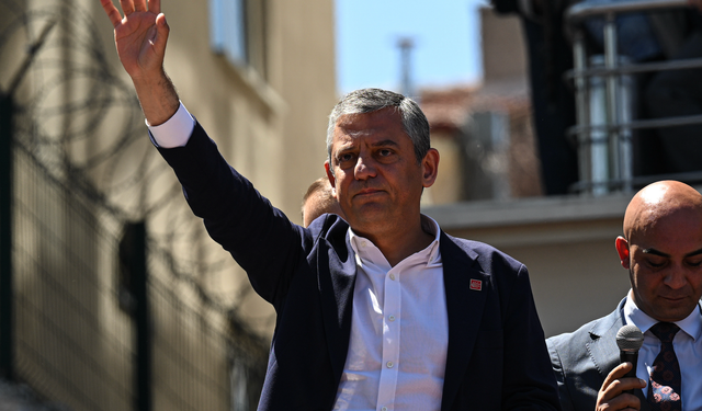 Özgür Özel Cephesi İmzaları Topladı