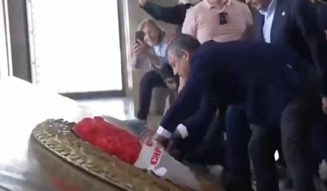 Özgür Özel’e Anıtkabir’de Çelenk Engeli