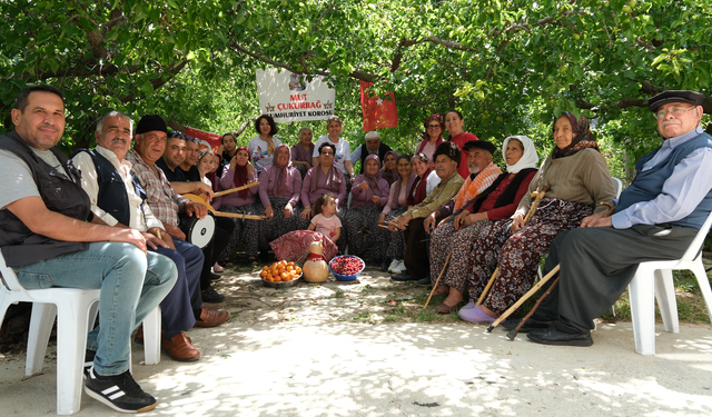 MUT ÇUKURBAĞ’DA TÜRKÜLER HİÇ SUSMUYOR
