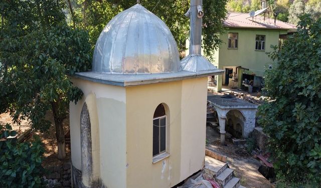 Anamur'daki 9 metrekarelik cami dronla görüntülendi