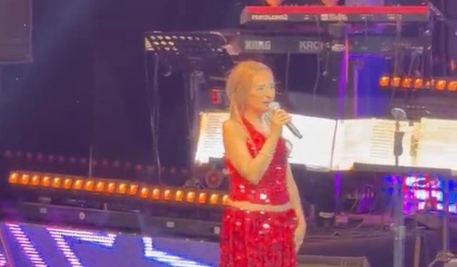 Sahnede Doğum Günü Kutlanan Yıldız Tilbe’den Şaşırtan Çıkış