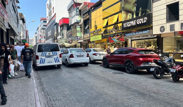 Adanalılar İsyan Etti: “Caddeler Otoparka Döndü”