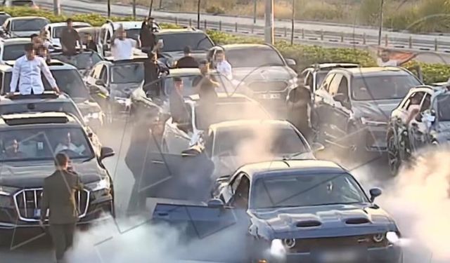 Mersin'de düğün konvoyunda yolu kapatan 7 sürücüye 695 bin 862 lira ceza