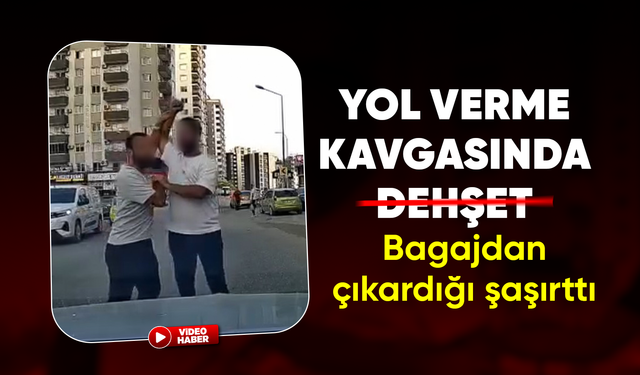 Adana'da trafikte tartıştığı sürücüye testereyle saldıran şahıs kamerada