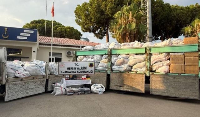 Piyasa değeri 50 milyon TL: Kaçak 20 binden fazla kıyafet ele geçirildi