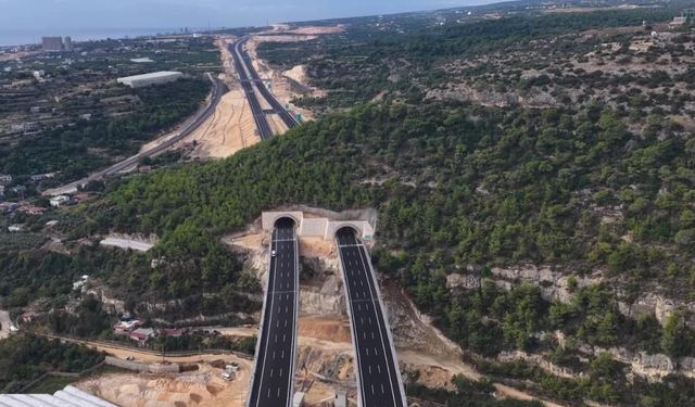 Bakan Uraloğlu tarih vererek duyurdu:Çeşmeli-Kızkalesi otoyolu trafiğe açılıyor