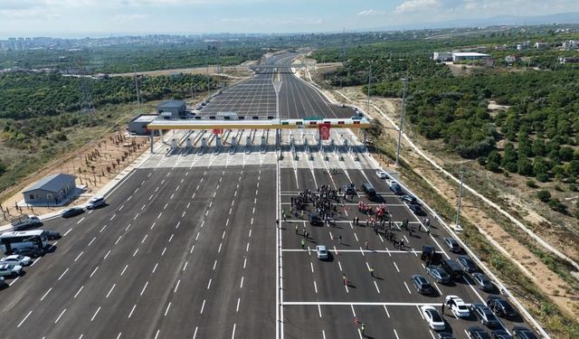 Ulaşıma açılan 'Çeşmeli-Kızkalesi Otoyolu'ndan ilk günde 17 binden fazla araç geçti